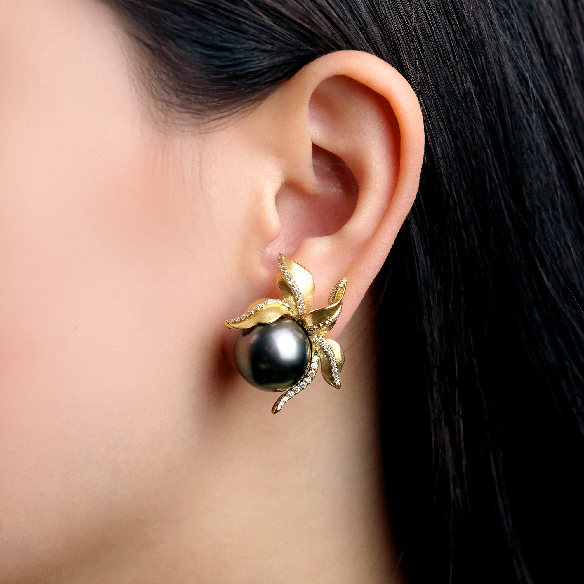 Ylang Ylang (Black South Sea Pearl)