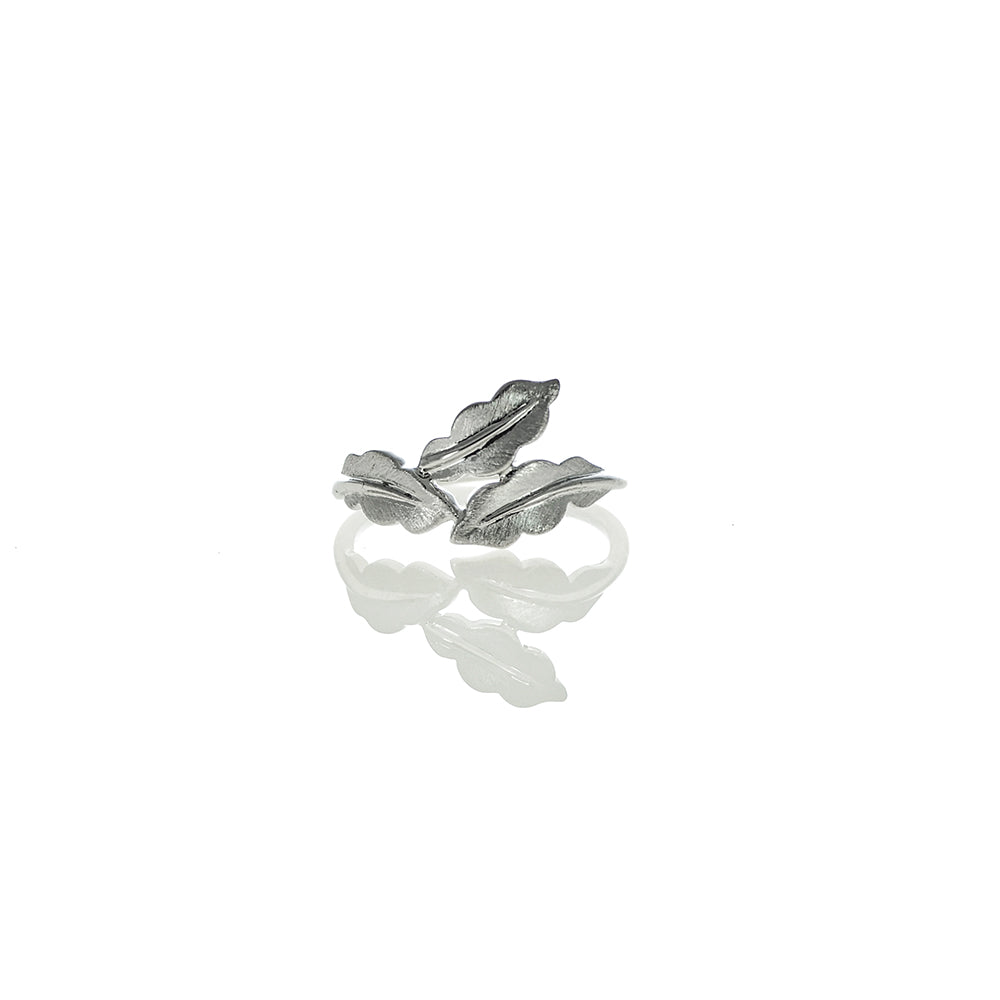 Leaf Ring with White Diamonds