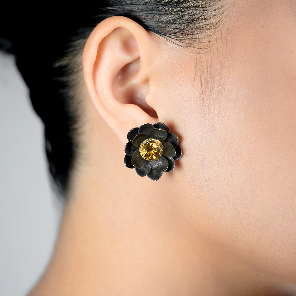 Lotus Earrings in Yellow Gold and Black Silver, Medium