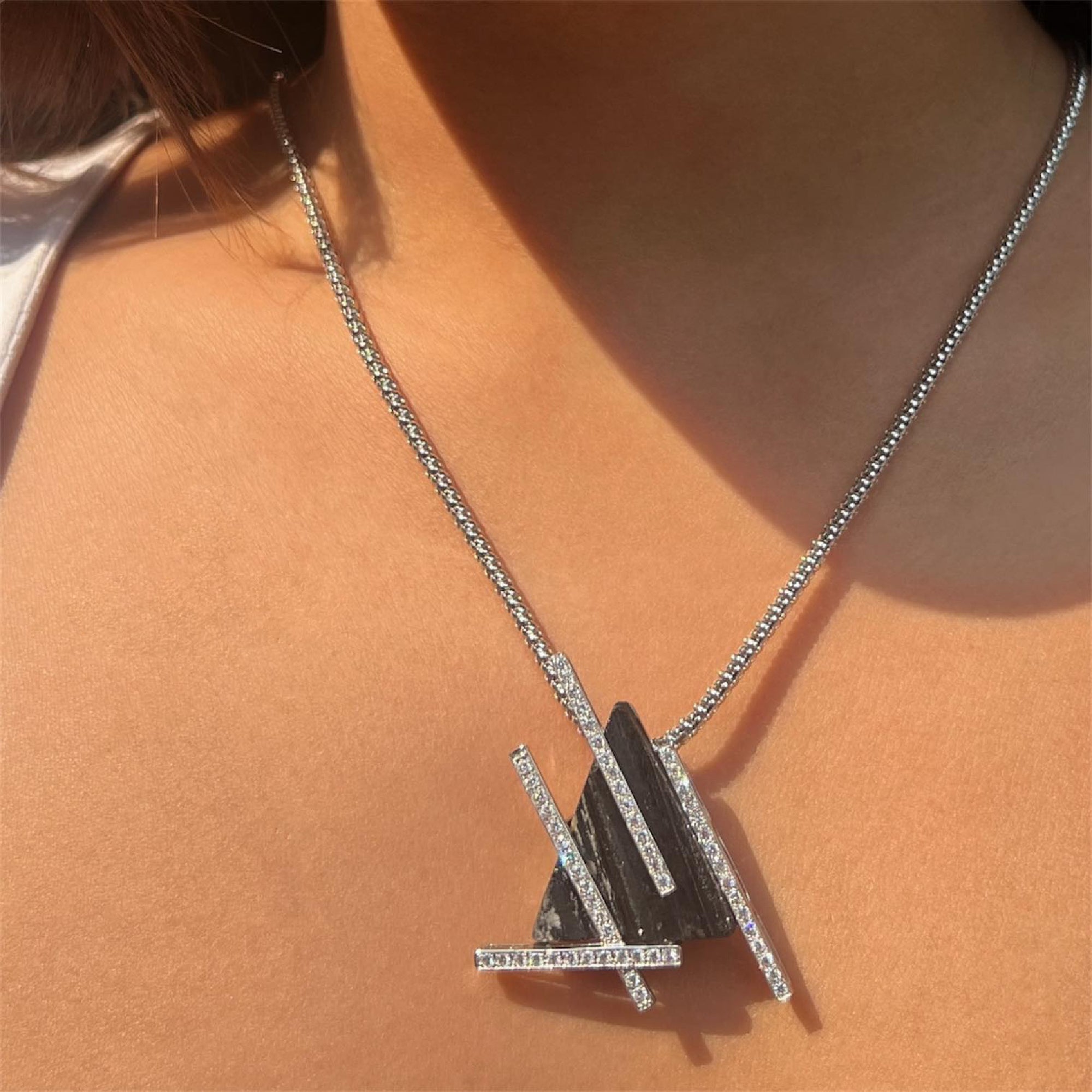 Noir Crest (Triangle)