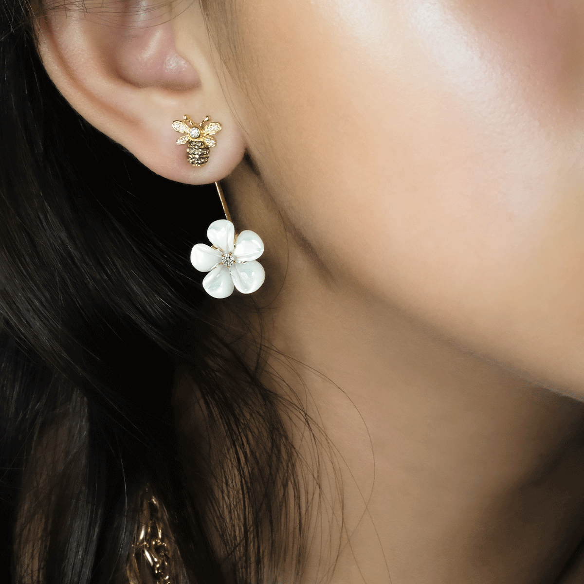 Mother of Pearl Kalachuchi Earring Lock Jacket, 15mm with White Diamond